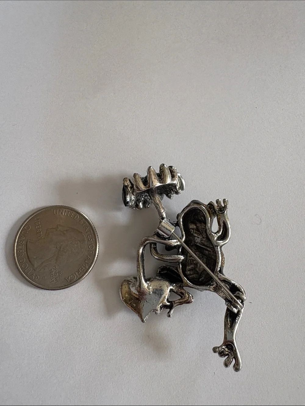 Vintage-Style Brown Frog Brooch with Green Leaf Accent
